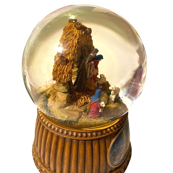Christmas Nativity Musical
Tabletop Snow Globe - Picture 3 of 5